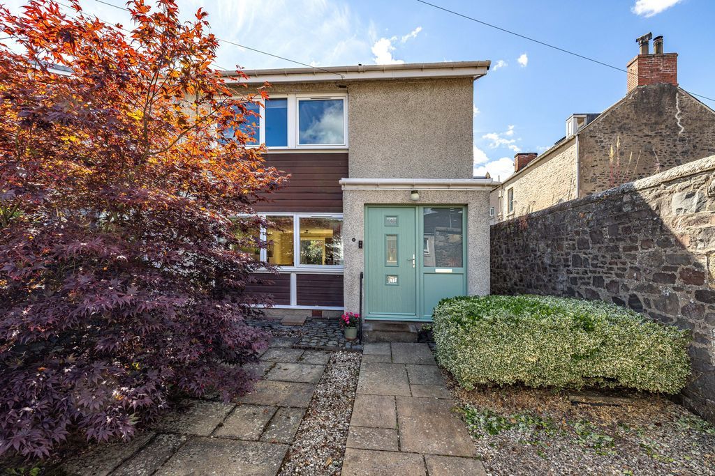 Property photo 1 of 27 117 Croft Street, Galashiels