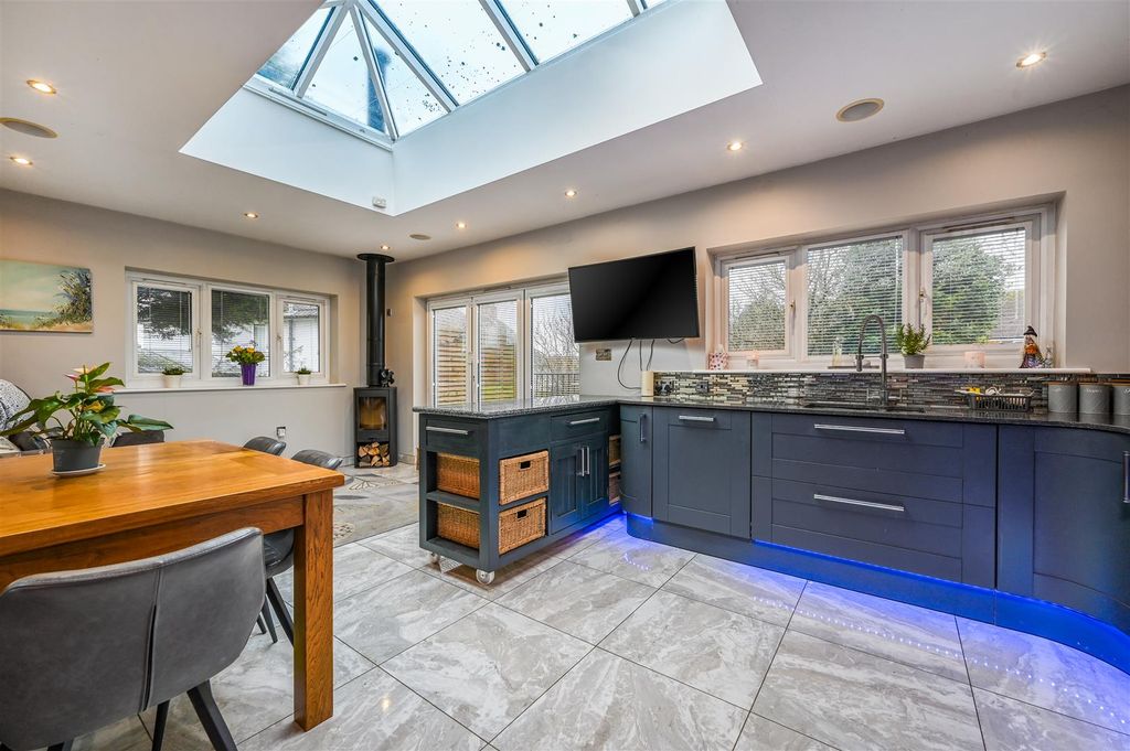 Property photo 1 of 21 26 St Andrew Road - Tn402Er - Photos (11).Jpg