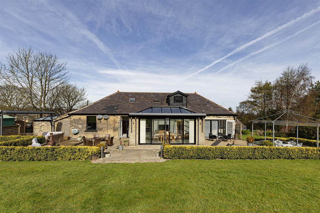 Property photo 1 of 52