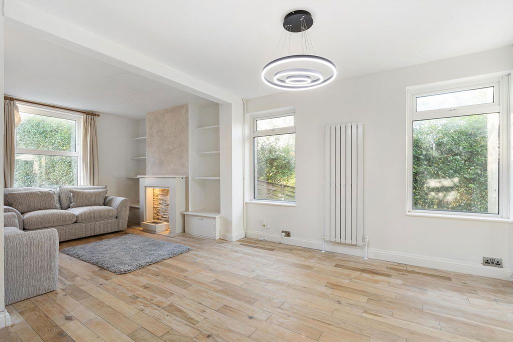 Property photo 2 of 20