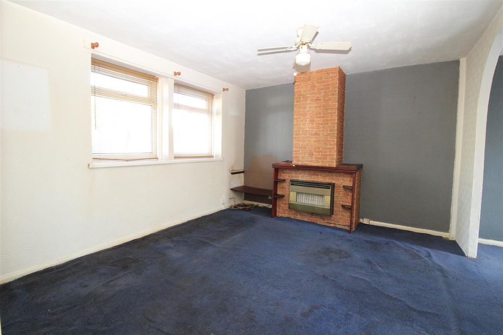Property photo 2 of 14 Living Room