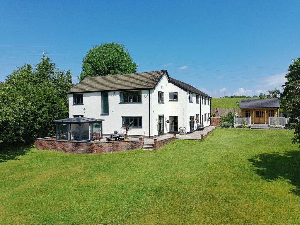Property photo 2 of 43