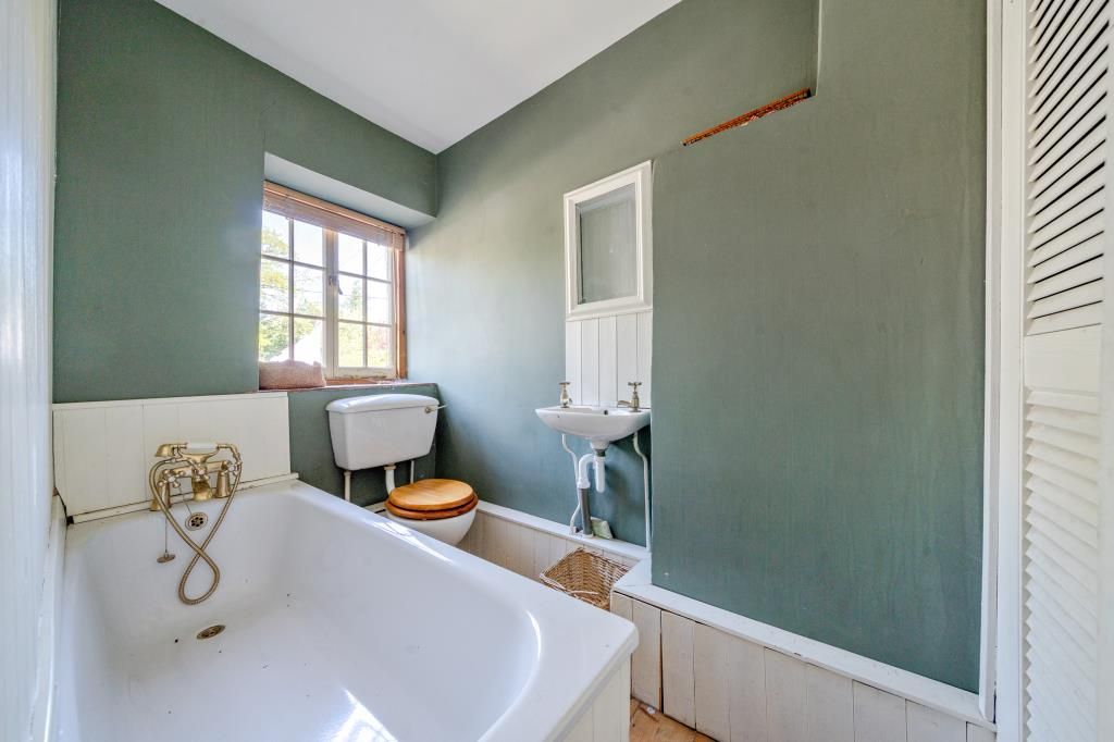 Property photo 2 of 20 Bathroom