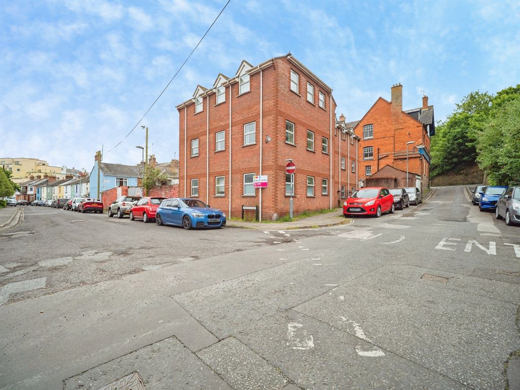 Property photo 2 of 7