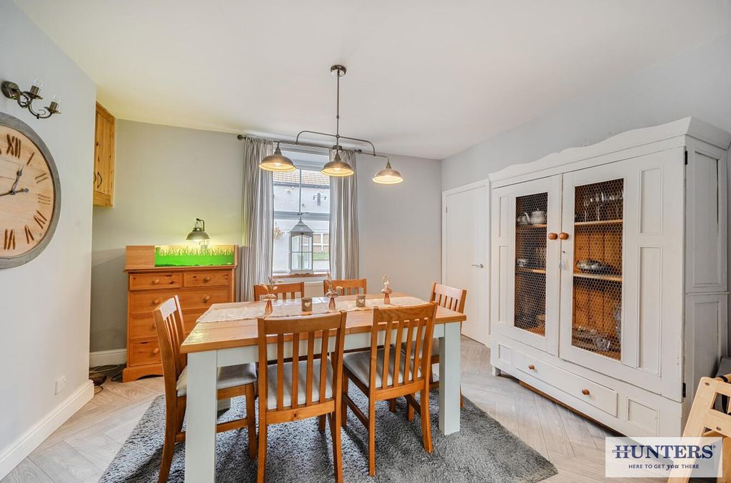 Property photo 3 of 20 659d54E7-E5F2-4d91-Bc94-87c6cd1Ca636.Jpg