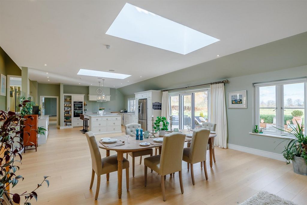 Property photo 3 of 46