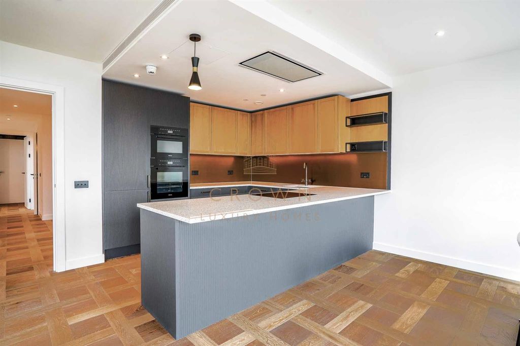 Property photo 3 of 28 Saffron Wharf, 1205-48.Jpg