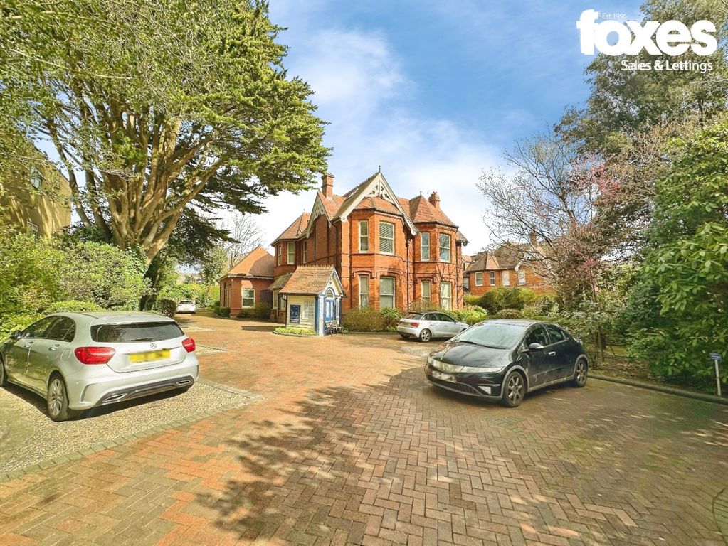 Property photo 2 of 15 5263881