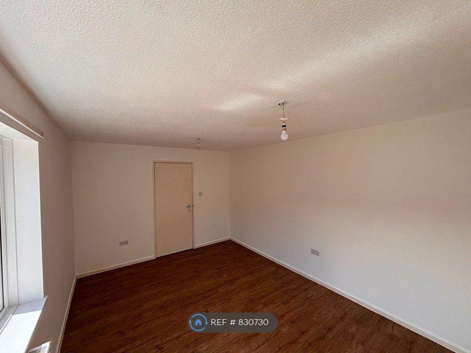 Property photo 3 of 9 Living Room
