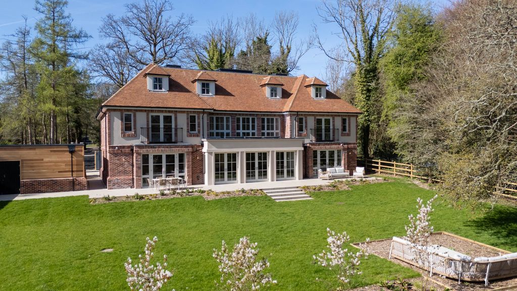 Property photo 1 of 25