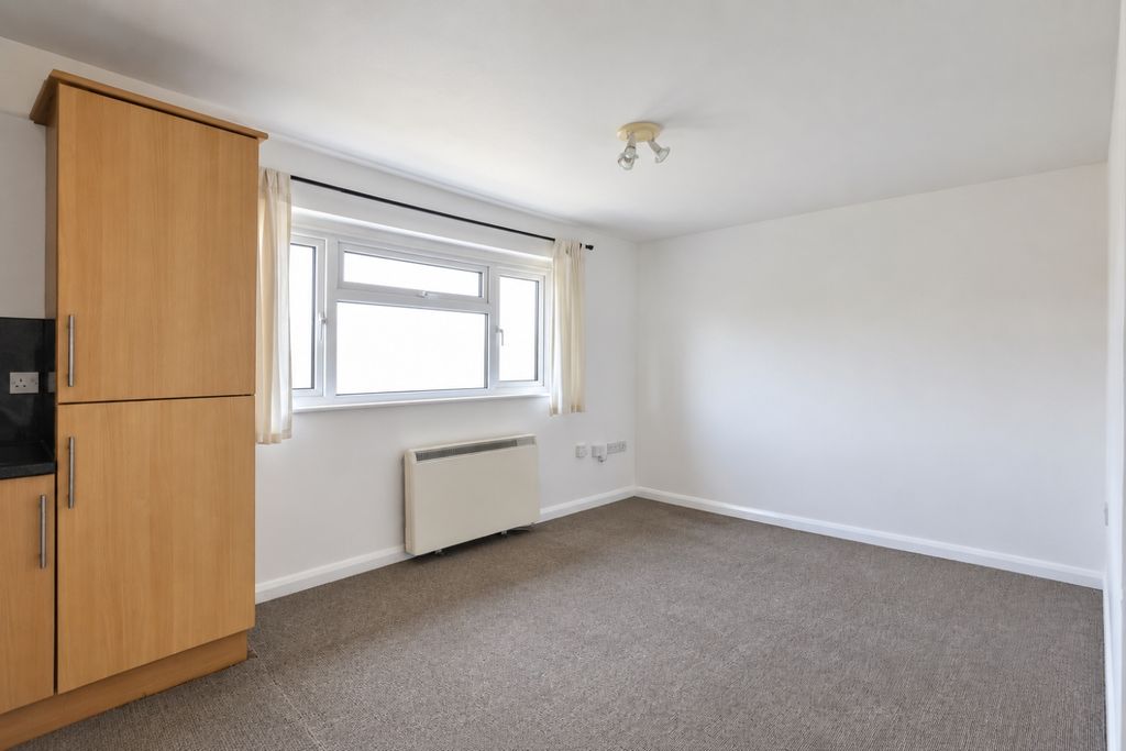 Property photo 2 of 7 953C4210-867D-45D6-9C16-820884Ccb435