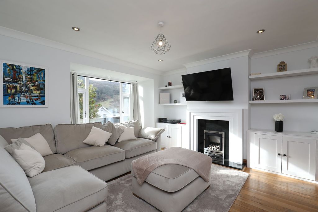 Property photo 3 of 32