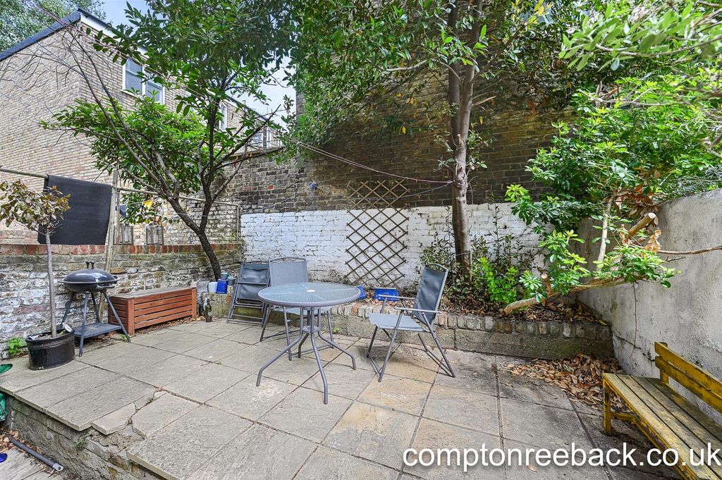 Property photo 2 of 11 Garden