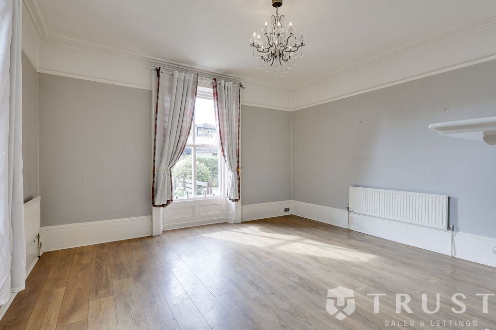 Property photo 2 of 30