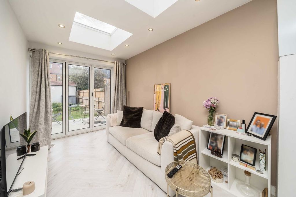 Property photo 2 of 9