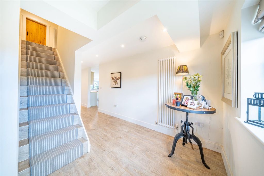 Property photo 3 of 32