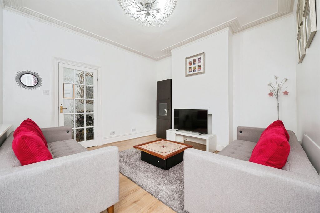 Property photo 3 of 16