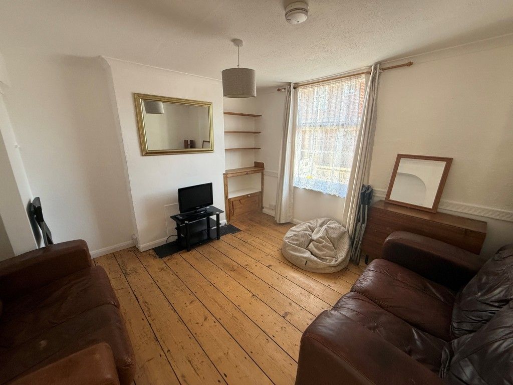 Property photo 2 of 12 Living Room