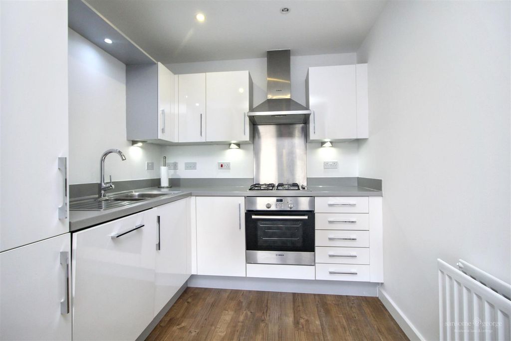 Property photo 2 of 10 Kitchen