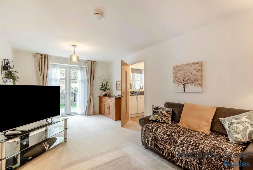 Property photo 3 of 38 8680162-Interior04.Jpg