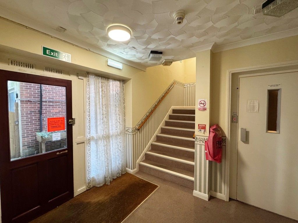 Property photo 3 of 10 Communal Entrance & Lift