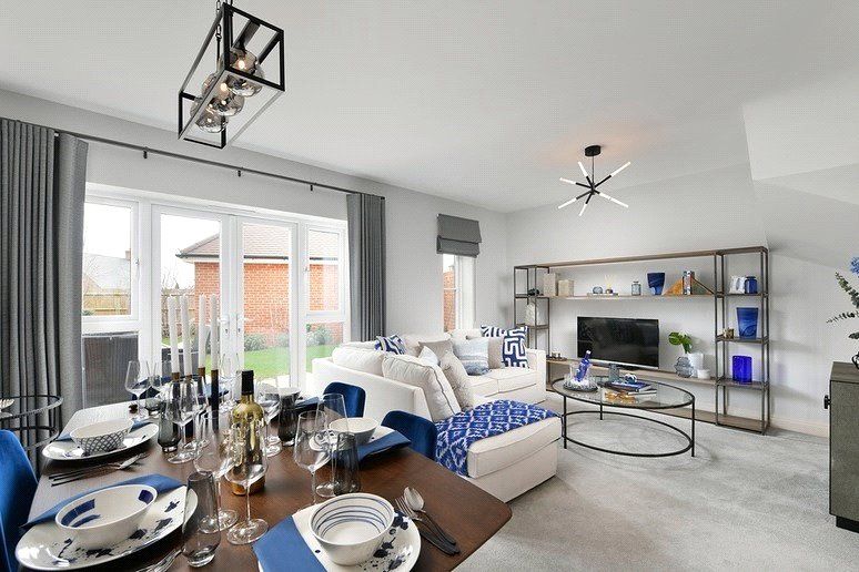 Property photo 1 of 10 Family/Dining Room