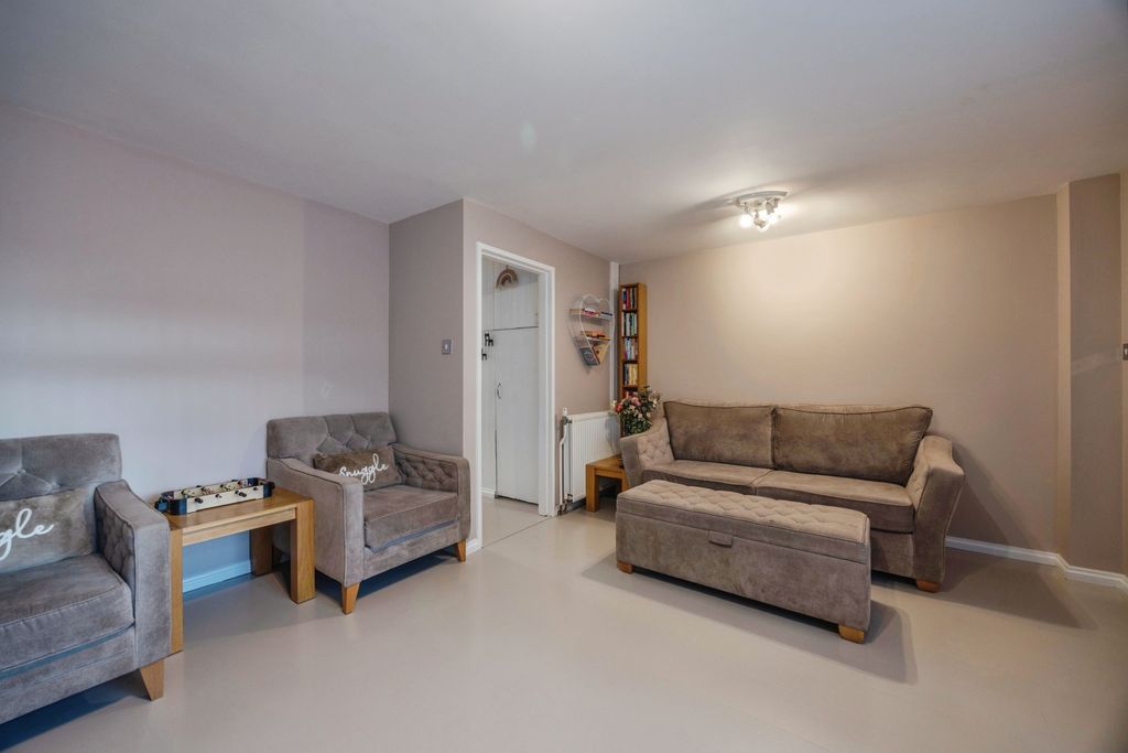 Property photo 3 of 19 2W8A1909