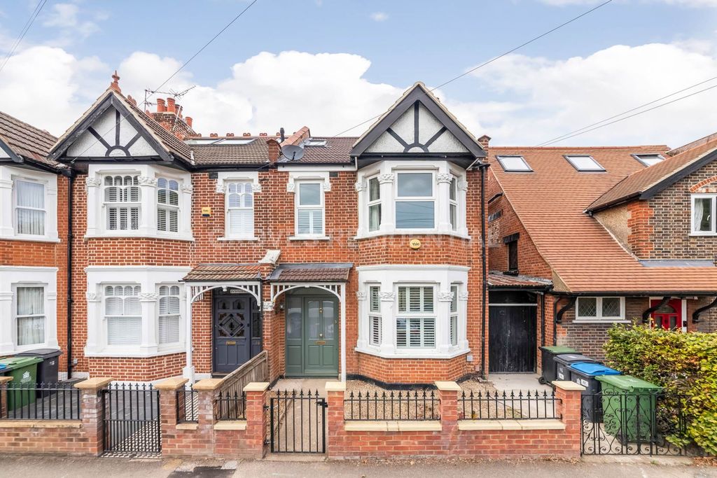 Property photo 1 of 17