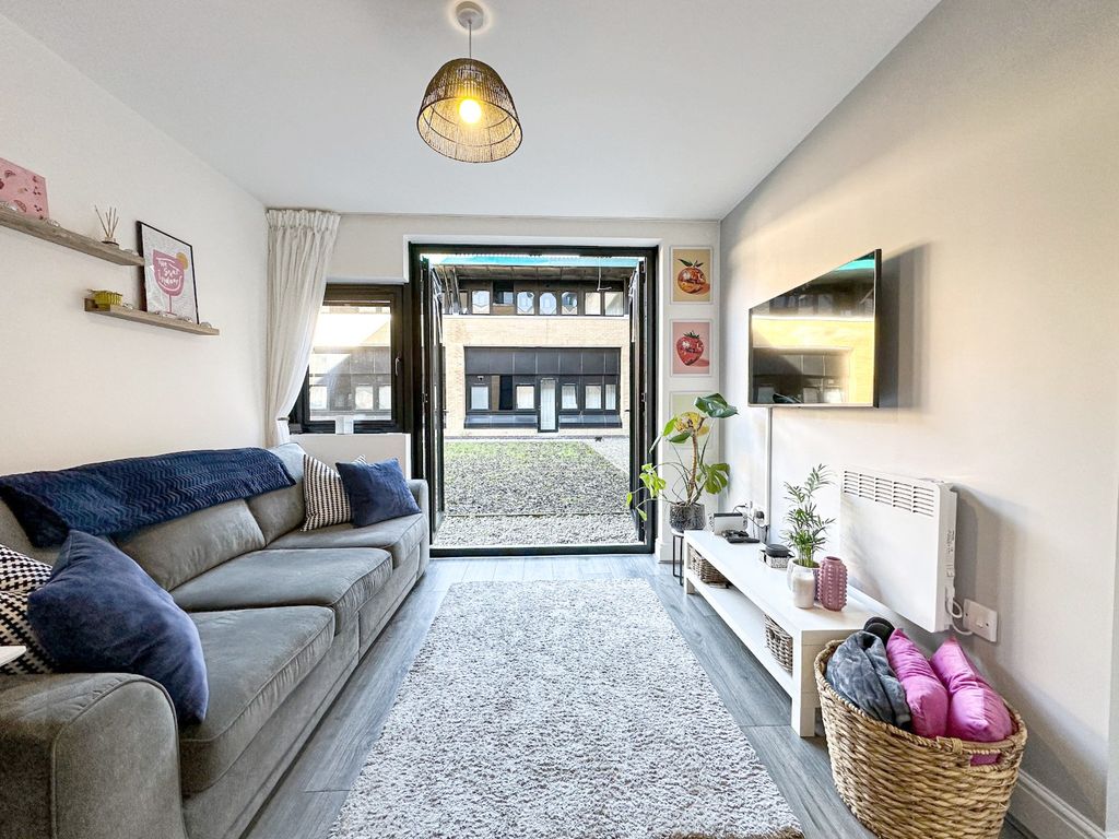 Property photo 1 of 10 4552981