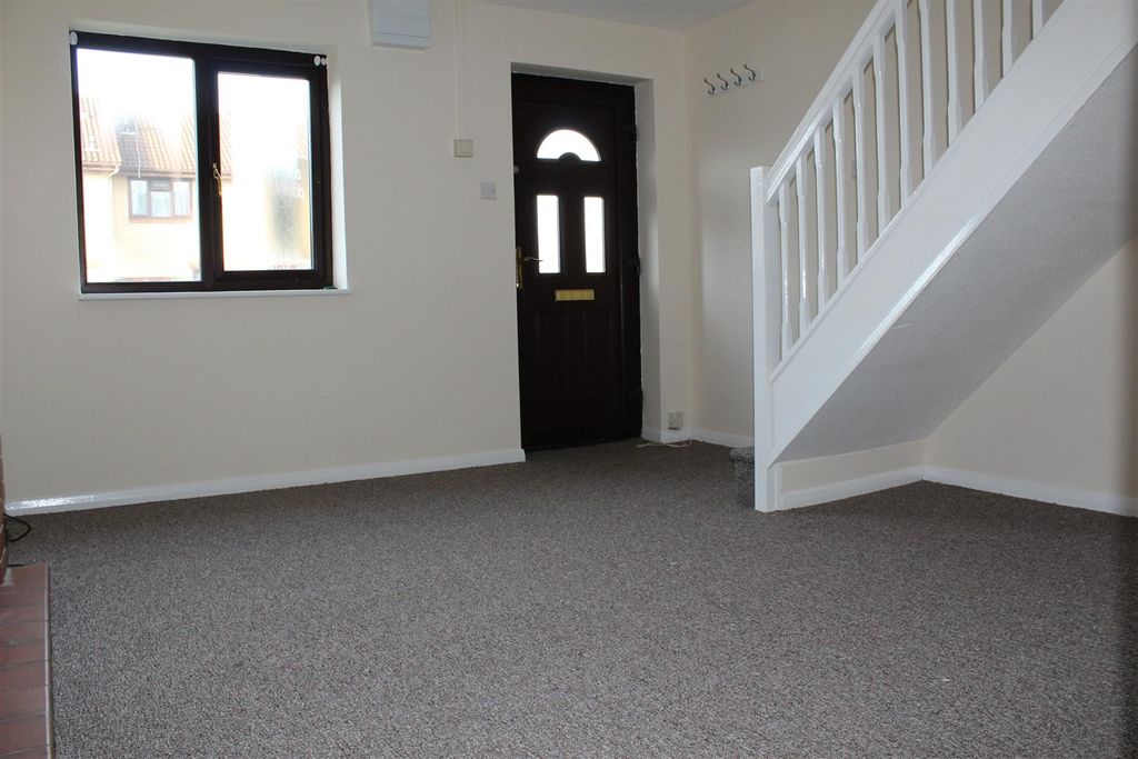 Property photo 3 of 10 Lounge