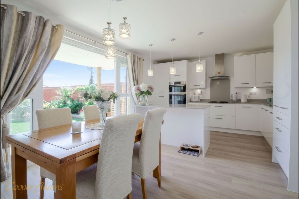 Property photo 3 of 15 Kitchen / Diner