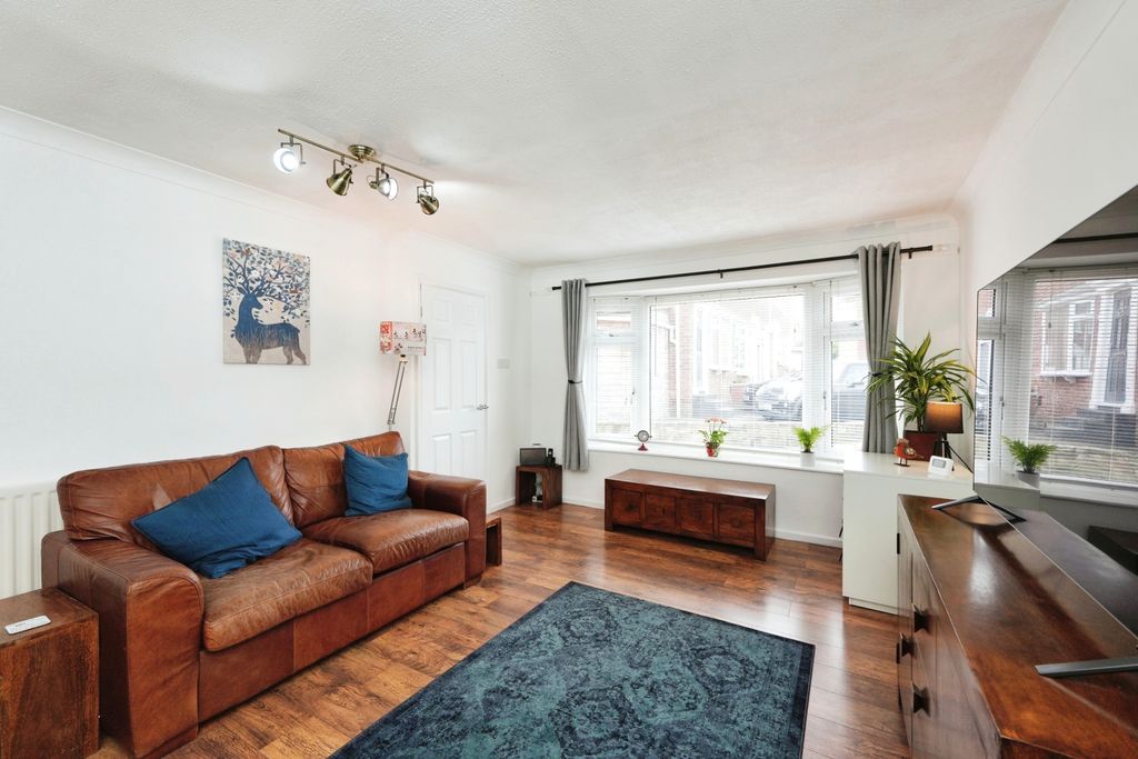 Property photo 3 of 22 Lounge