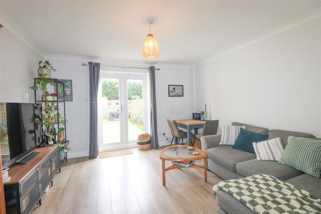 Property photo 2 of 10 Living Room