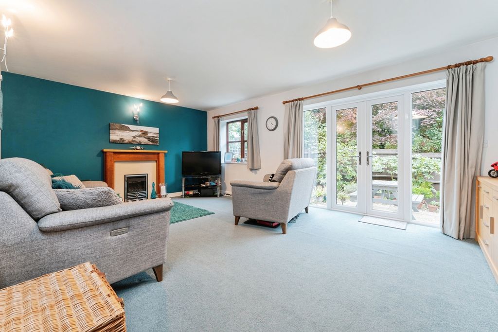 Property photo 2 of 19 Pbox-Img.Jpg