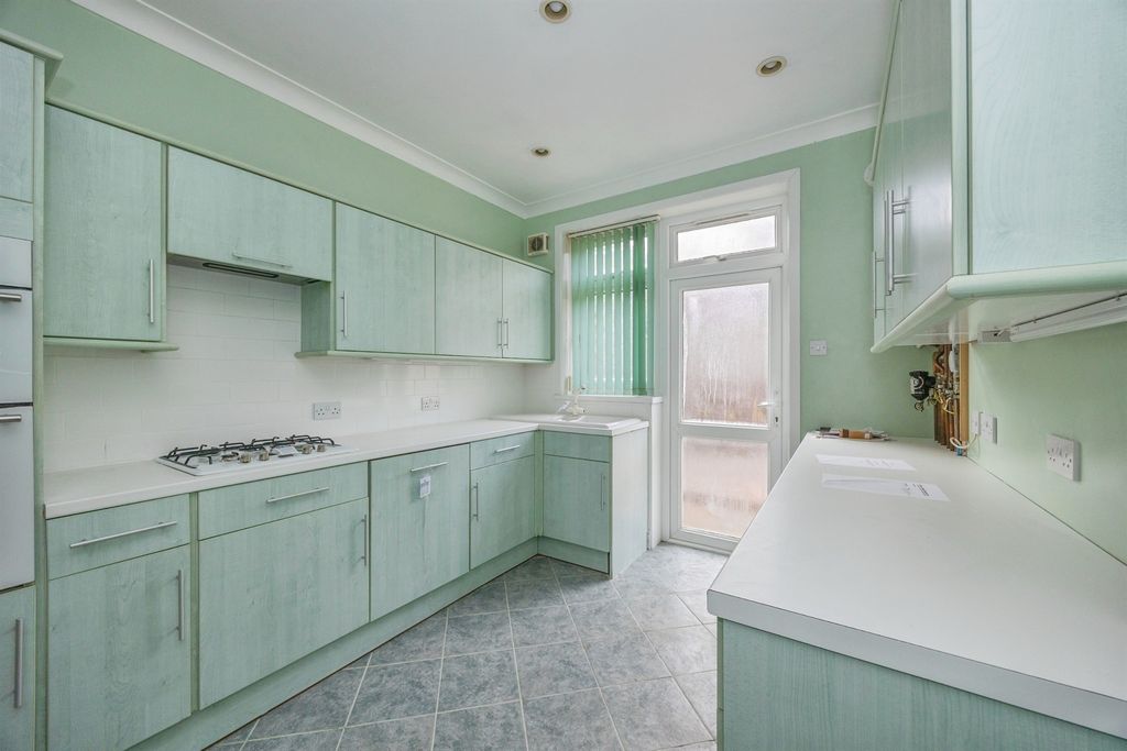 Property photo 3 of 27