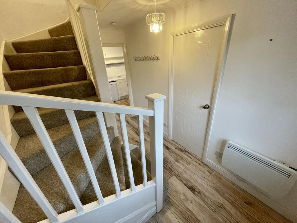 Property photo 2 of 18 Hallway