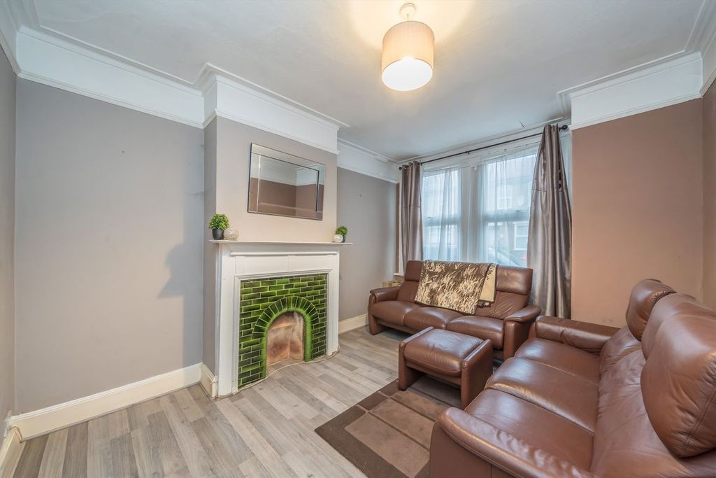 Property photo 2 of 5