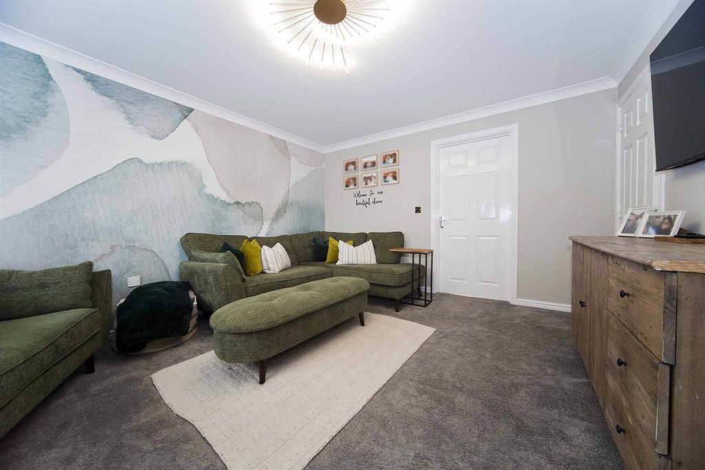 Property photo 3 of 27