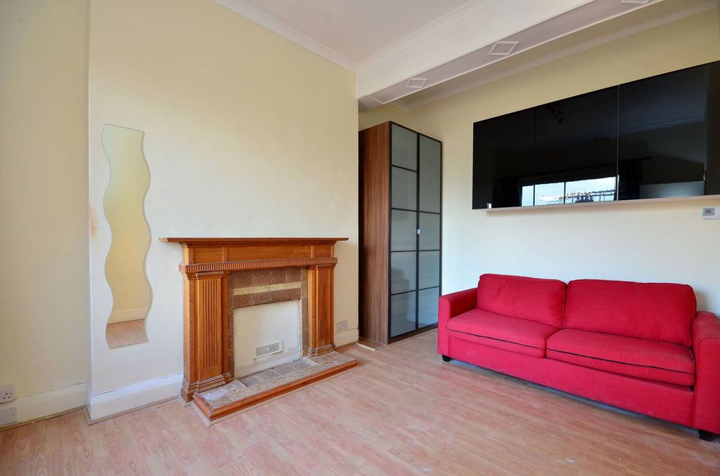 Property photo 2 of 6