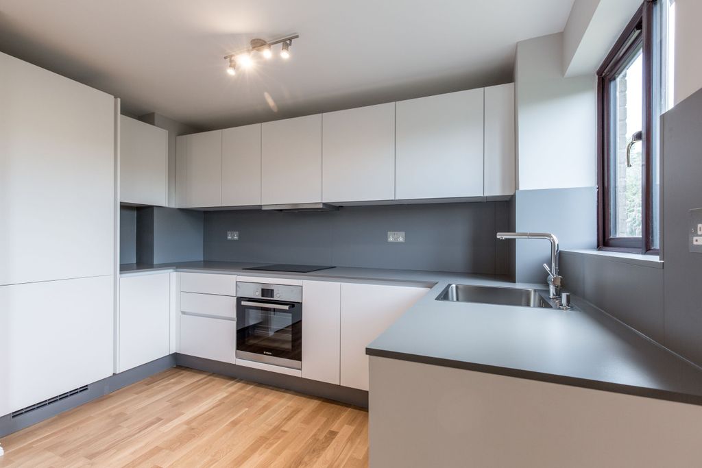 Property photo 3 of 11 Kitchen