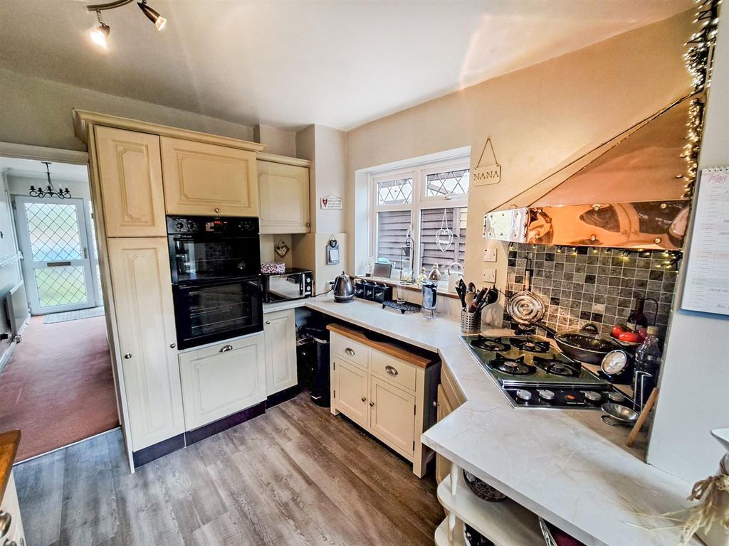 Property photo 3 of 25 Kitchen2.Jpg