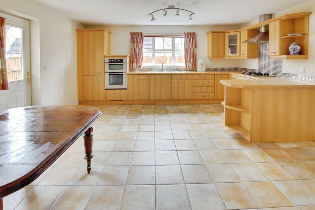 Property photo 3 of 20