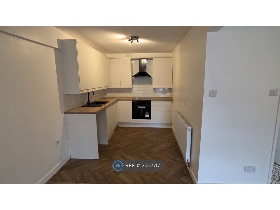 Property photo 2 of 10 Kitchen
