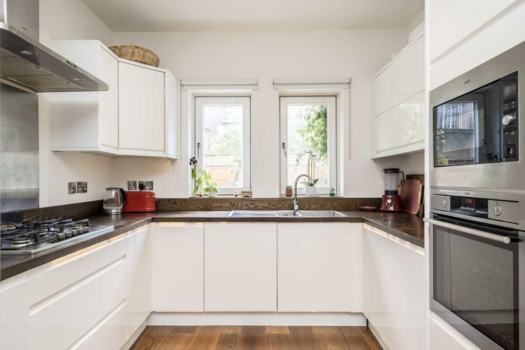 Property photo 3 of 7