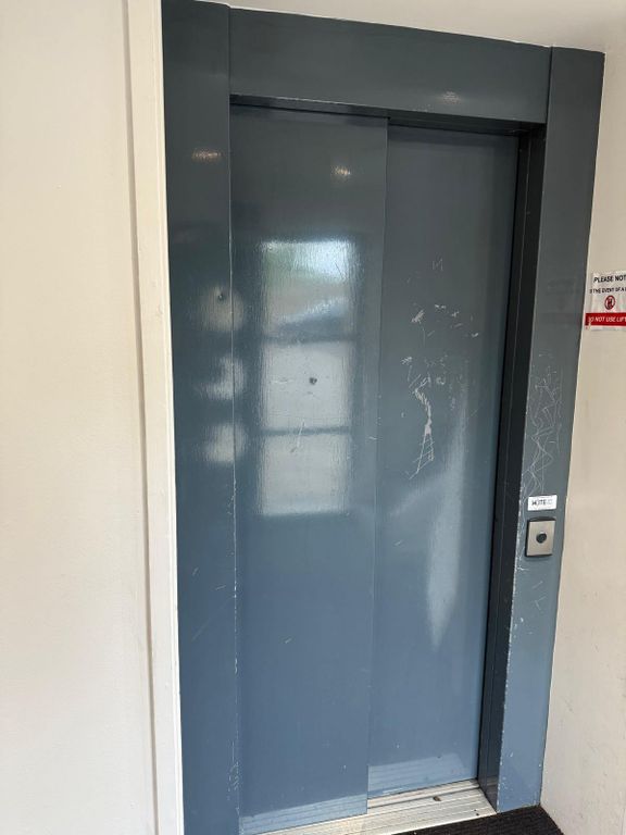 Property photo 3 of 16 Lift