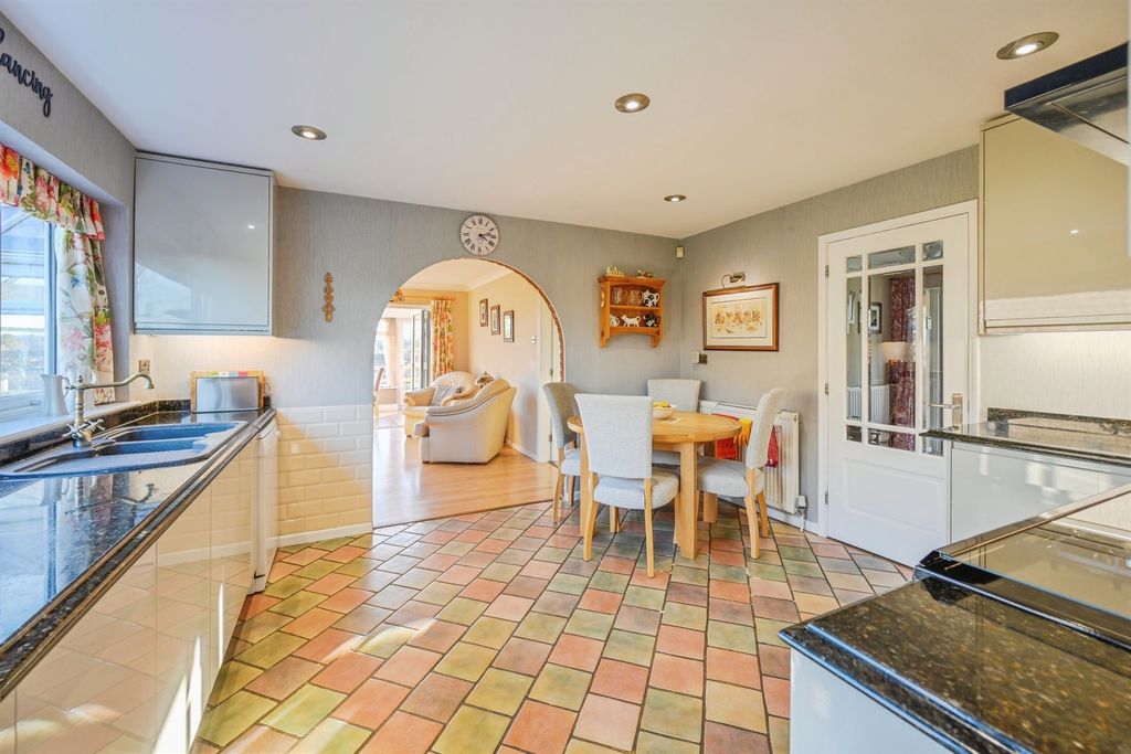 Property photo 3 of 25