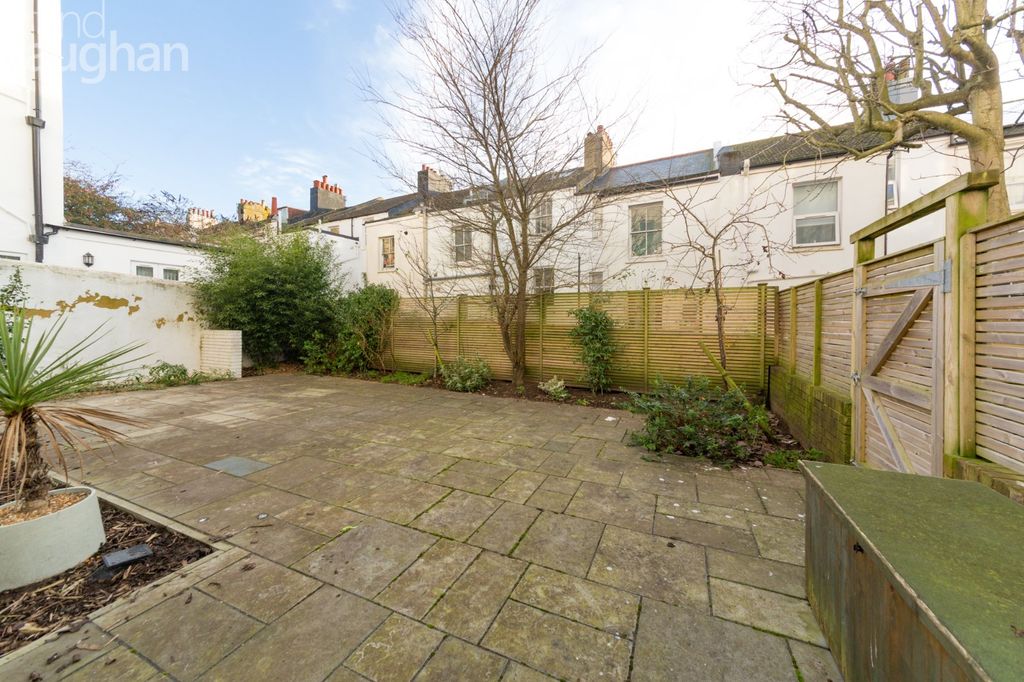 Property photo 2 of 20 Picture No. 22