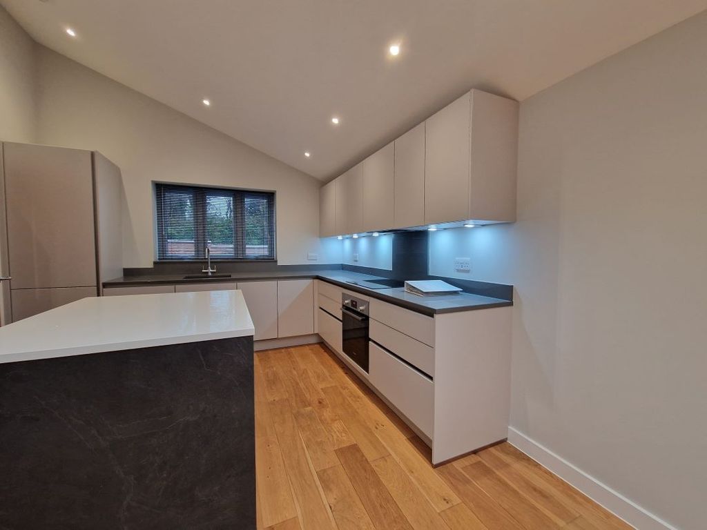 Property photo 3 of 7 Kitchen