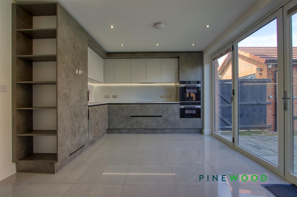 Property photo 3 of 29 Kitchen