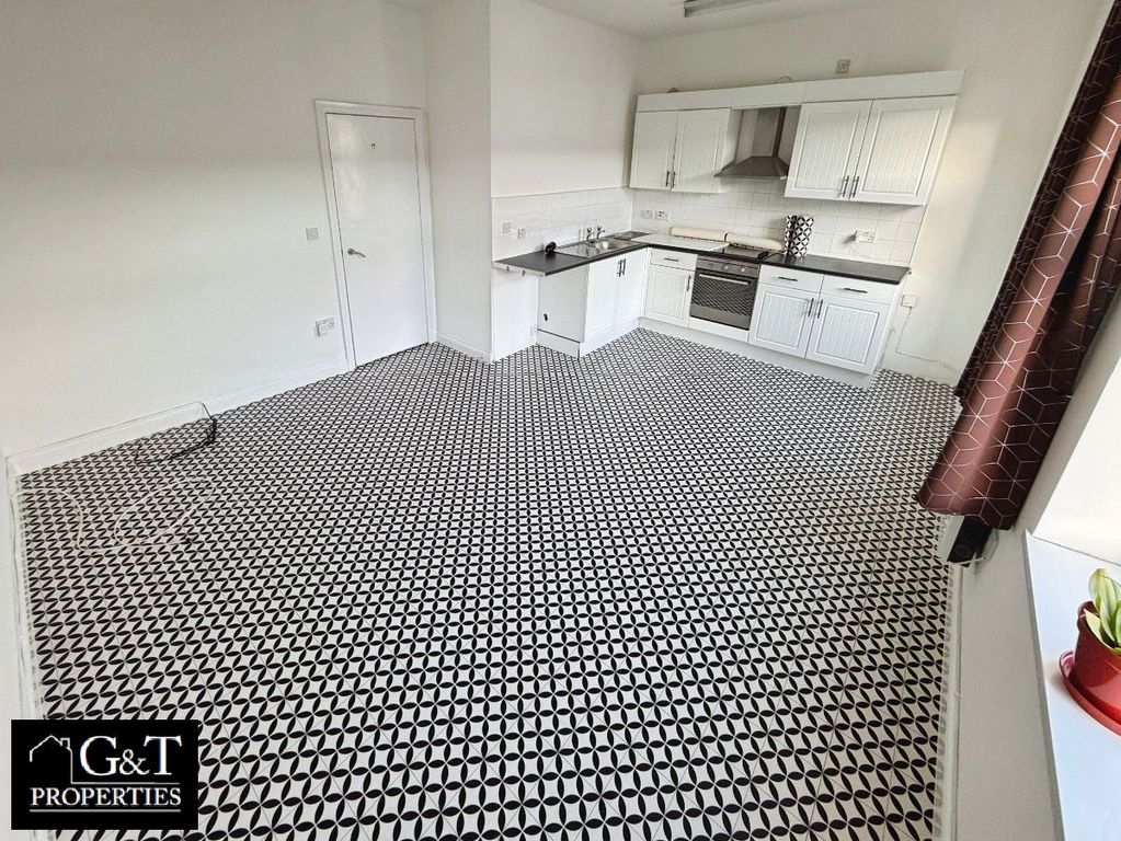 Property photo 3 of 11 Kitchen/Living Area